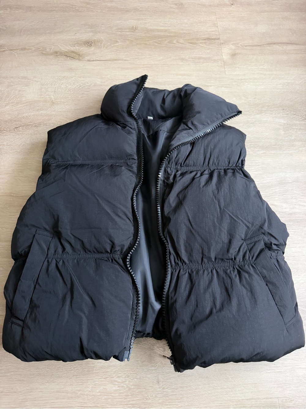 Black Cropped Puffer Vest Lightweight Cold Weather Layer SZ M